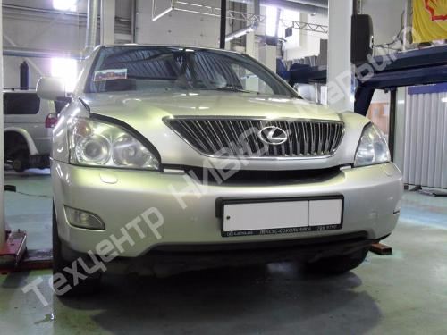 Замена передней стойки на автомобиле Lexus RX300